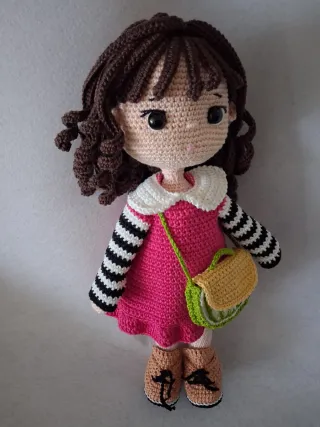 Muñeca de ganchillo hecha a mano