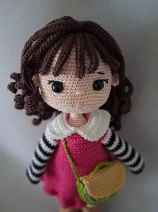 Muñeca de ganchillo hecha a mano
