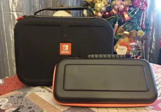 Nintendo Switch + Giochi e Custodie – Pacco completo