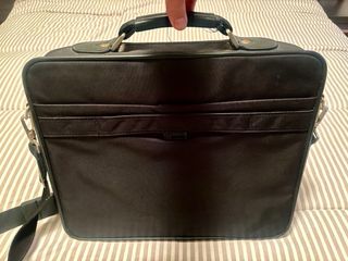 Maletín negro para portátil