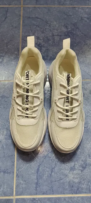 Deportivas blancas hombre