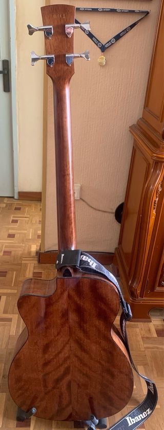Bajo Acústico Ibanez sin apenas uso