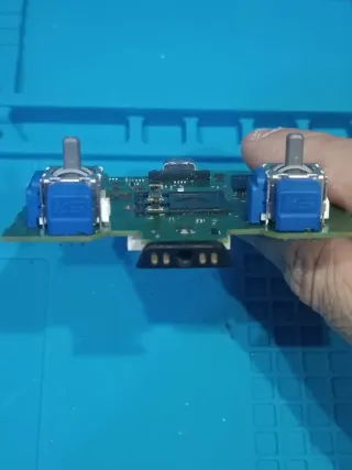 Mando PS5 personalizado y joysticks TMR magnéticos