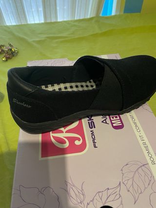 Zapatos Skechers negros talla 36