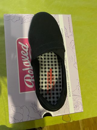 Zapatos Skechers negros talla 36