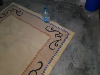 Alfombra grande beige con diseño