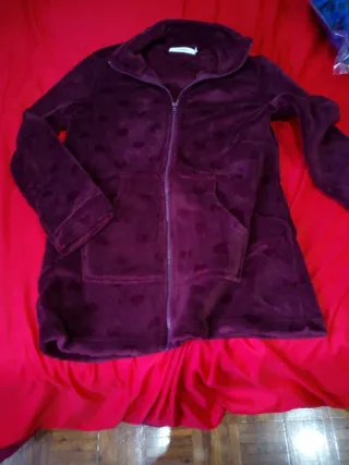 Bata calentita granate con corazones