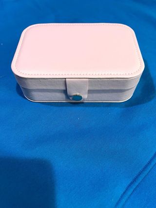 Nuovo organizer medio in simil pelle per gioielli