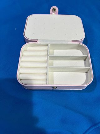 Nuovo organizer medio in simil pelle per gioielli