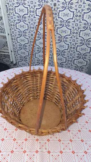 Cesta de vime com asa