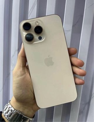 iPhone 16 Pro Max Dorado