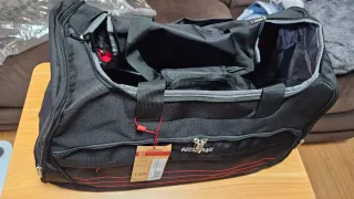 Mochila American Tourister 53L Negra Roja