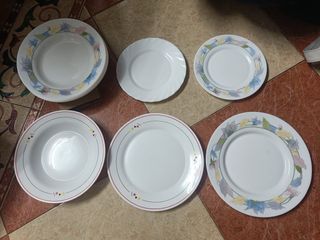 Vajilla de porcelana multicolor