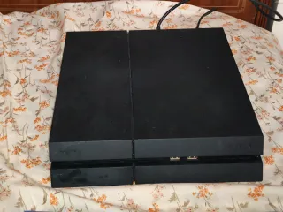 PS4 (PlayStation 4) + 2 Giochi + Controller