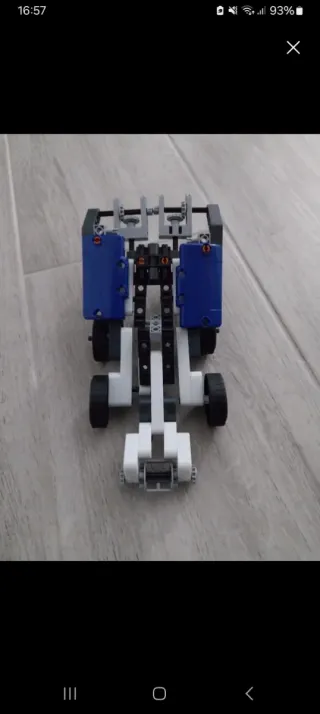 Coche transformador de piezas