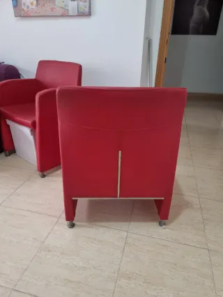 2 Sillas individuales rojas de piel