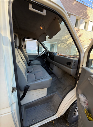 Volkswagen LT 35 Kombi · 9 Plazas · Turismo