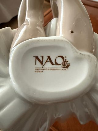 Figura porcelana bailarina sentada.