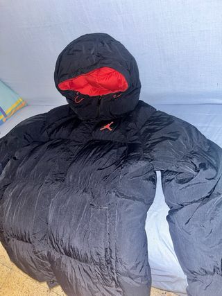 Chaqueta Jordan Negra y Roja