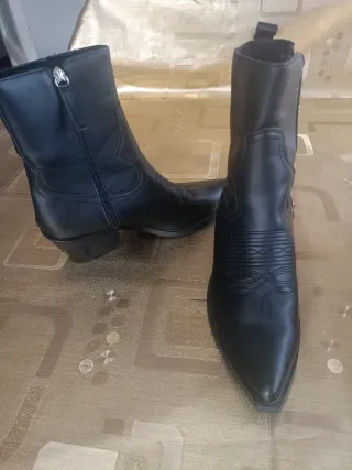 Botines camperas negros