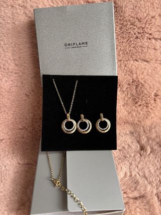 Set Oriflame Collar y Pendientes Aro Doble