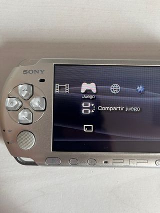 PSP 3000 SILVER in ottime condizioni, batteria nuova 🔋
