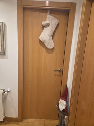 6 puertas ciegas y 3 cristaleras