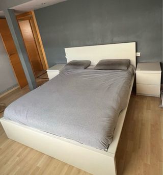 Cama con somier de láminas