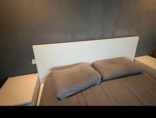 Cama con somier de láminas