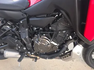 Yamaha Tracer 700 Roja con Baúl