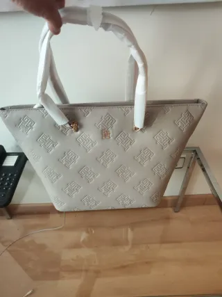 Bolso Tommy Hilfiger Beige y Dorado original