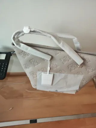 Bolso Tommy Hilfiger Beige y Dorado original