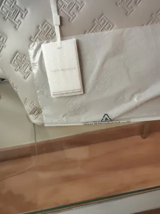 Bolso Tommy Hilfiger Beige y Dorado original