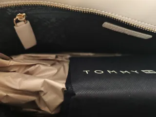 Bolso Tommy Hilfiger Beige y Dorado original