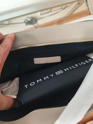 Bolso Tommy Hilfiger Beige y Dorado original