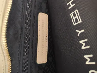 Bolso Tommy Hilfiger Beige y Dorado original