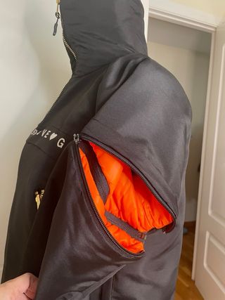 Cazadora Guts & Love Antares Negra Ed limitada