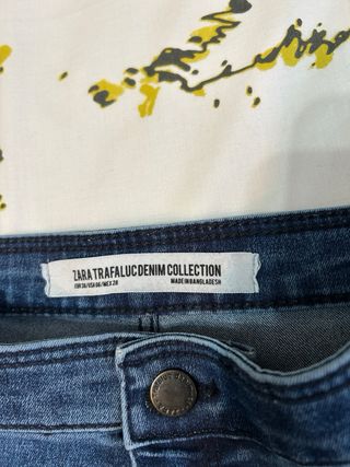 Pantalones vaqueros con raya lateral