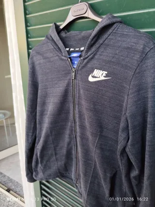 Felpa Nike con cappuccio e zip grigia