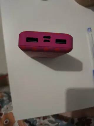 Batería Portátil Rocio Peralta Lunares