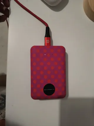 Batería Portátil Rocio Peralta Lunares