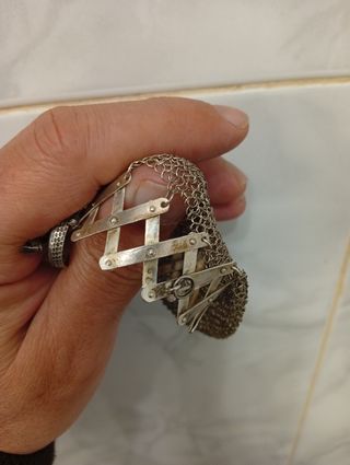 Bolsa porta-moedas antiga em prata com elefante.