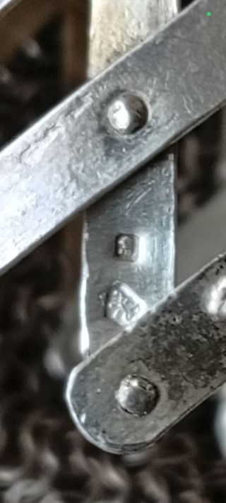 Bolsa porta-moedas antiga em prata com elefante.