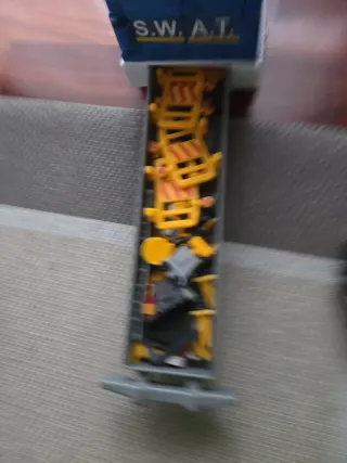 Camión SWAT Pin y Pon