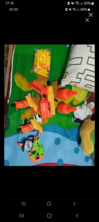 4 Pistolas Nerf con balas y accesorios