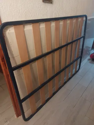 Base Cama Metálica con Láminas de Madera