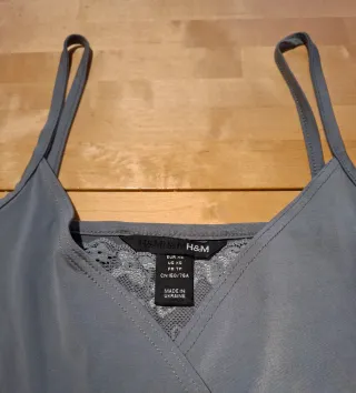 Top encaje gris
