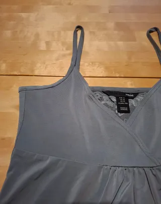 Top encaje gris