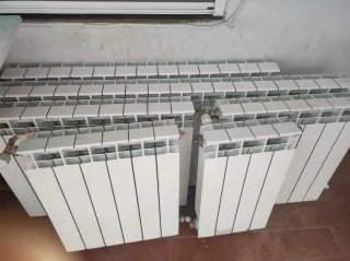 Radiadores de metal blancos