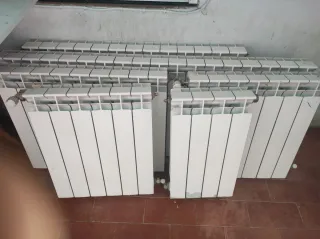 Radiadores de metal blancos